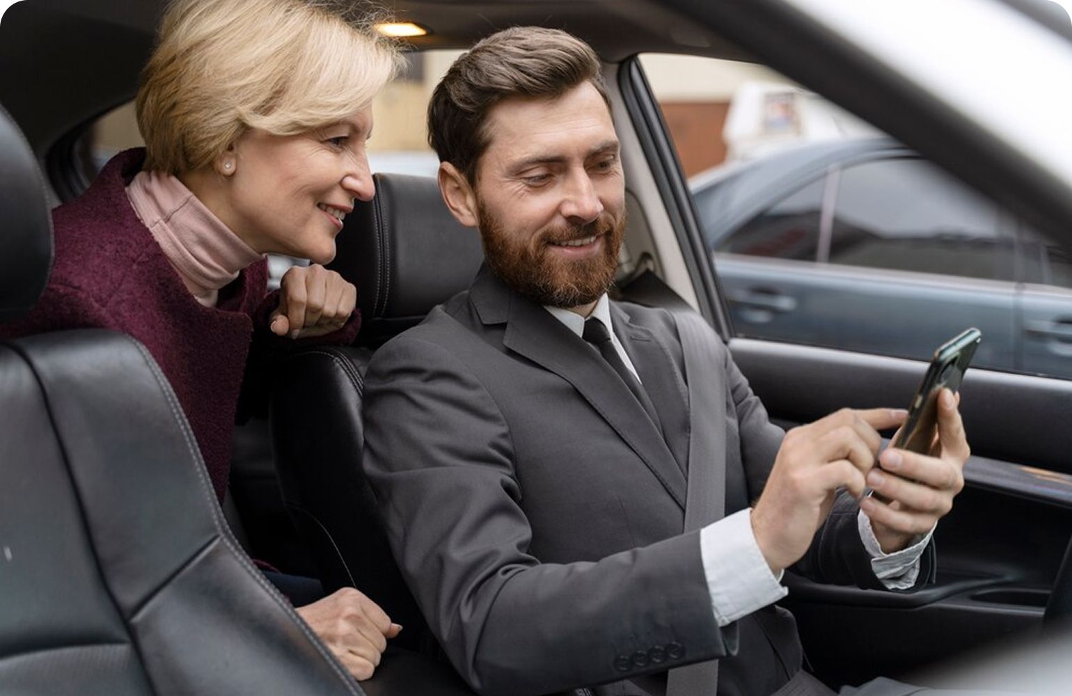 Оренда авто з водієм чи таксі: у чому різниця та коли що вигідніше? Оренда авто з водієм чи таксі: у чому різниця та коли що вигідніше?